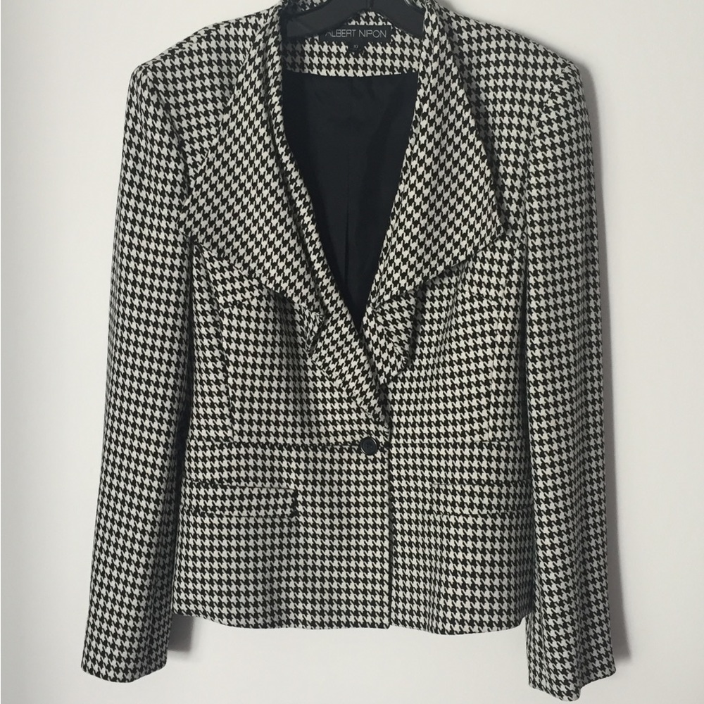 Albert Nipon Hounds Tooth Jacket with detachable belt.